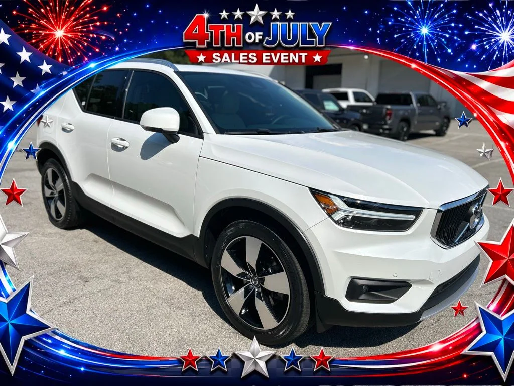 2021 Volvo XC40 T5 Momentum AWD's photo