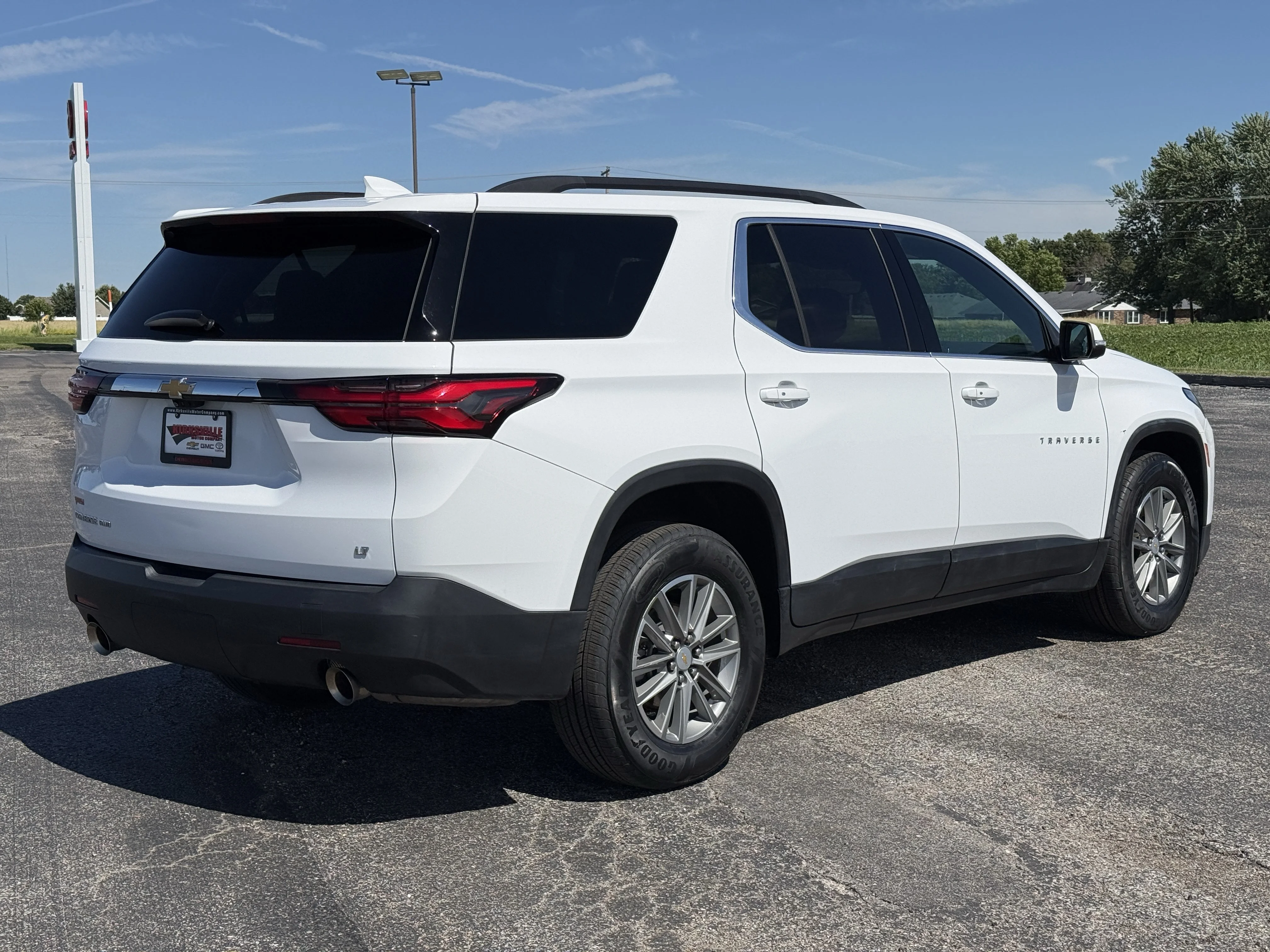 Used 2023 Summit White Chevrolet LT Cloth image 3