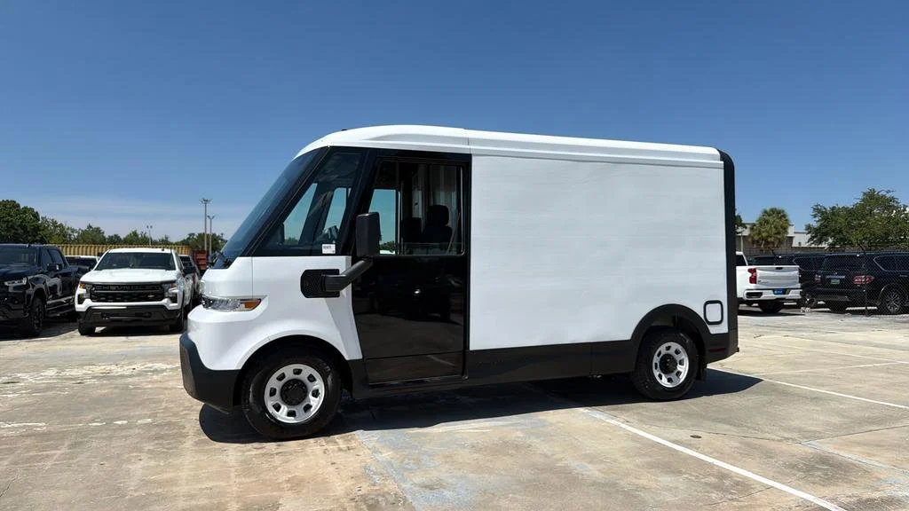 Used 2024 Oyster White BrightDrop EJY image 2