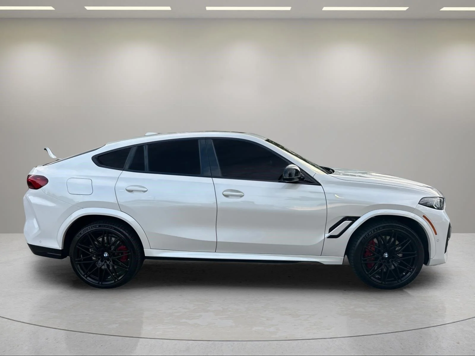 Used 2024 Mineral White Metallic BMW  image 8