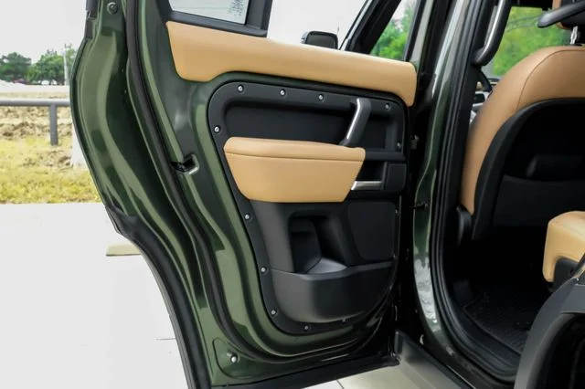 New 2026 Woolstone Green Metallic Land Rover S image 56