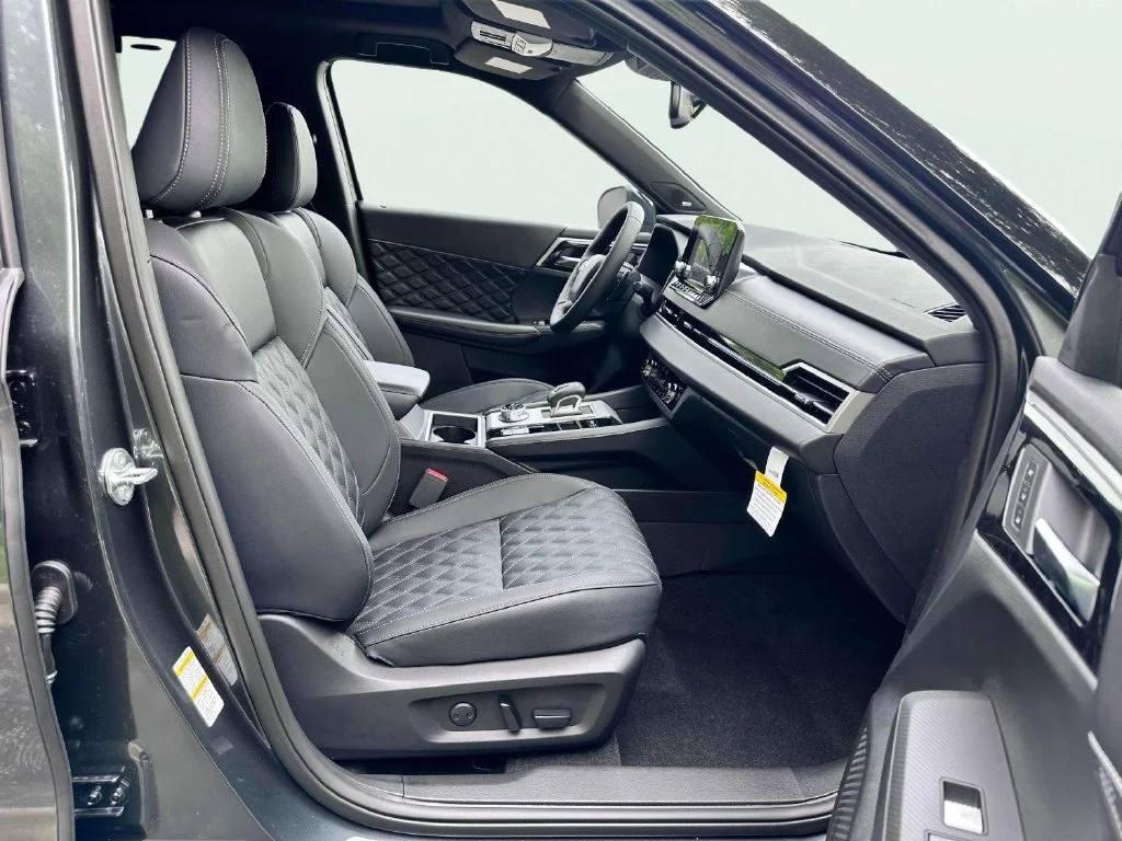 New 2026 Moonrock Gray Nissan Platinum image 19