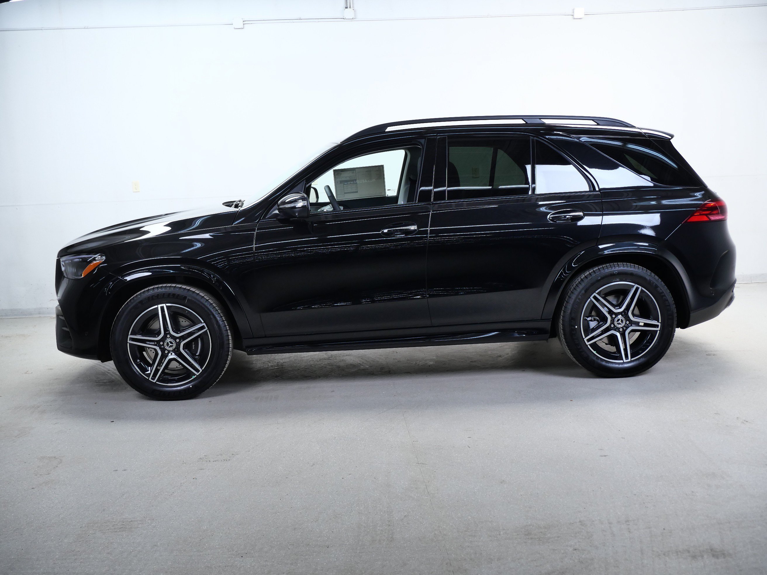 New 2026 Obsidian Black Metallic Mercedes-Benz GLE 350 image 5