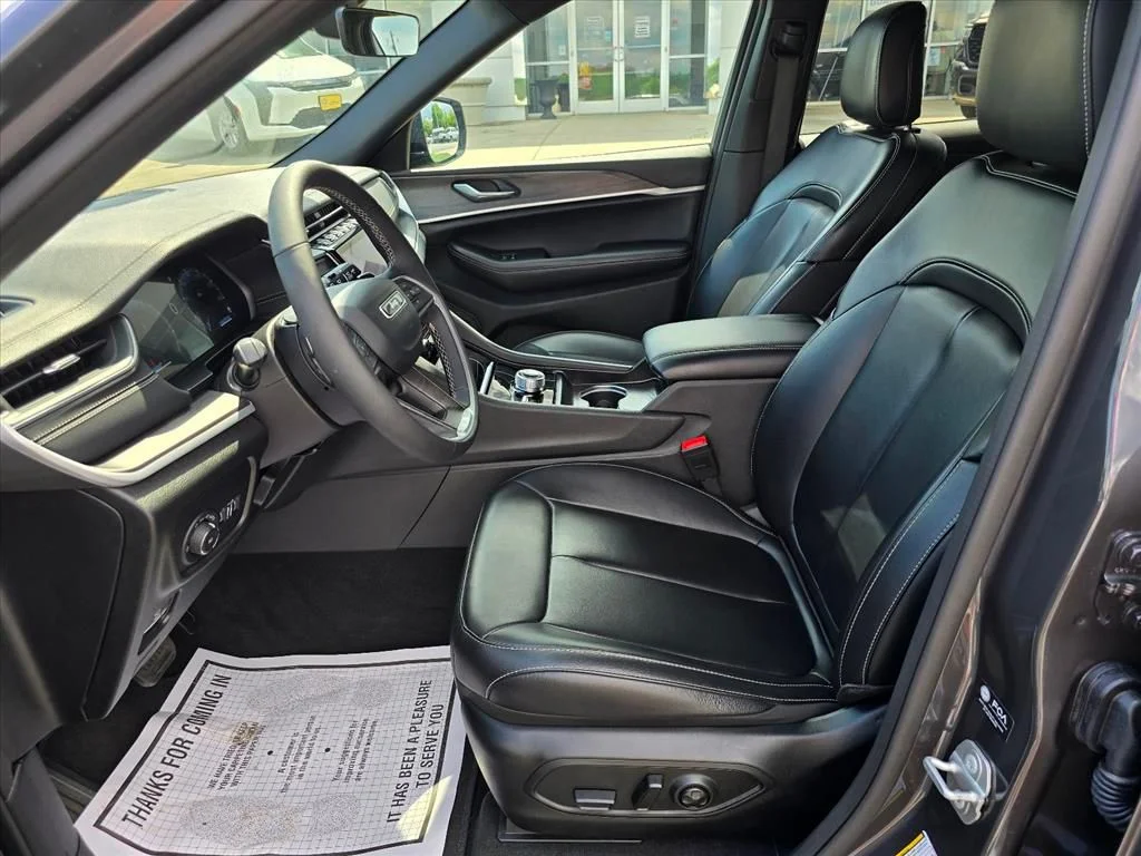 Used 2025 Gray Jeep Limited image 11