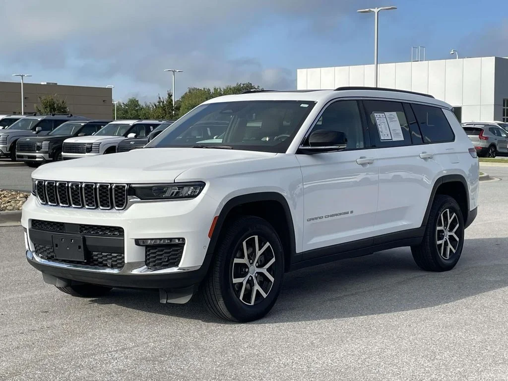 Used 2024 Bright White Clearcoat Jeep Limited image 23