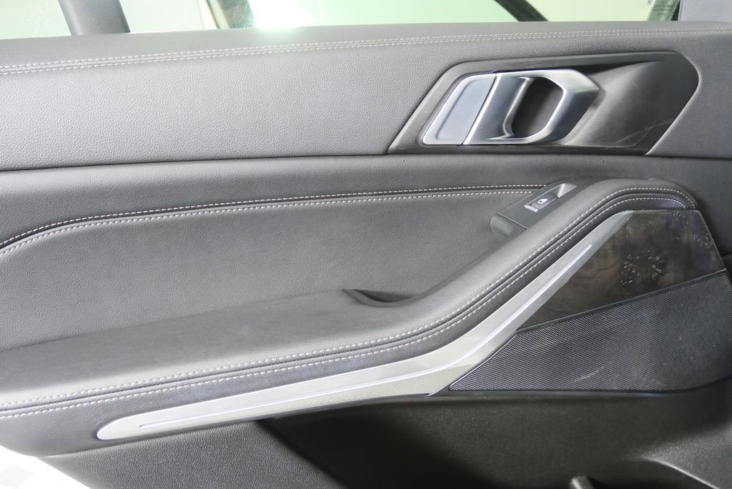 Used 2023 Mineral White Metallic BMW sDrive40i image 12
