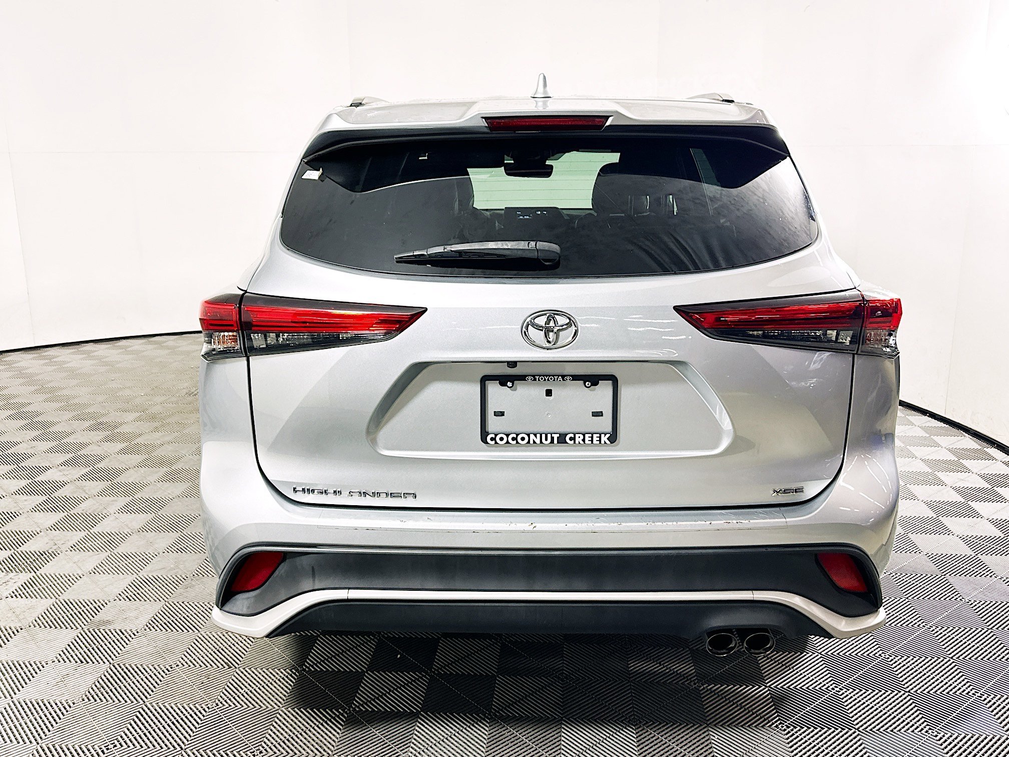 Used 2021 Celestial Silver Metallic Toyota XSE image 4
