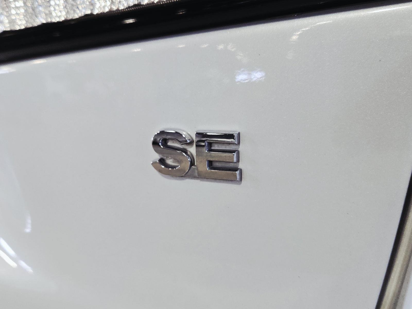 Used 2024 White Diamond Mitsubishi ES image 16