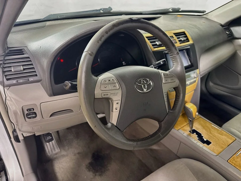 Used 2007 Silver Toyota XLE image 9