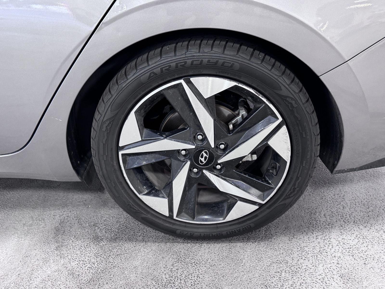 Certified Used 2023 Fluid Metal Hyundai Limited image 15