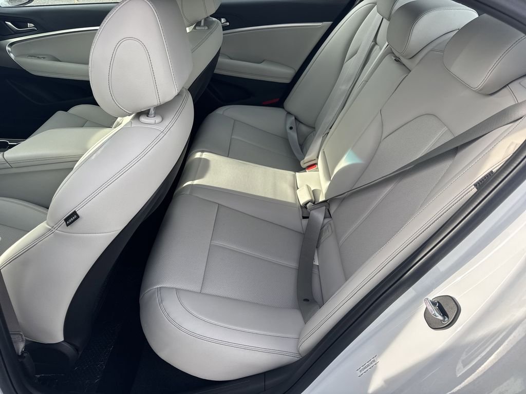 Used 2025 White Genesis 2.5T image 20