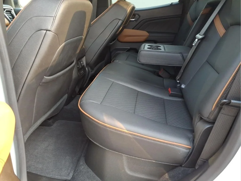 Used 2023 White GMC AT4 image 16