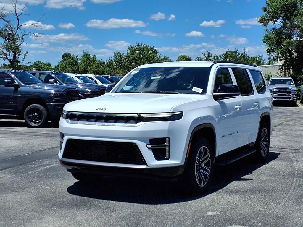 New 2026 Bright White Clear-Coat Exterior Paint Jeep  image 2