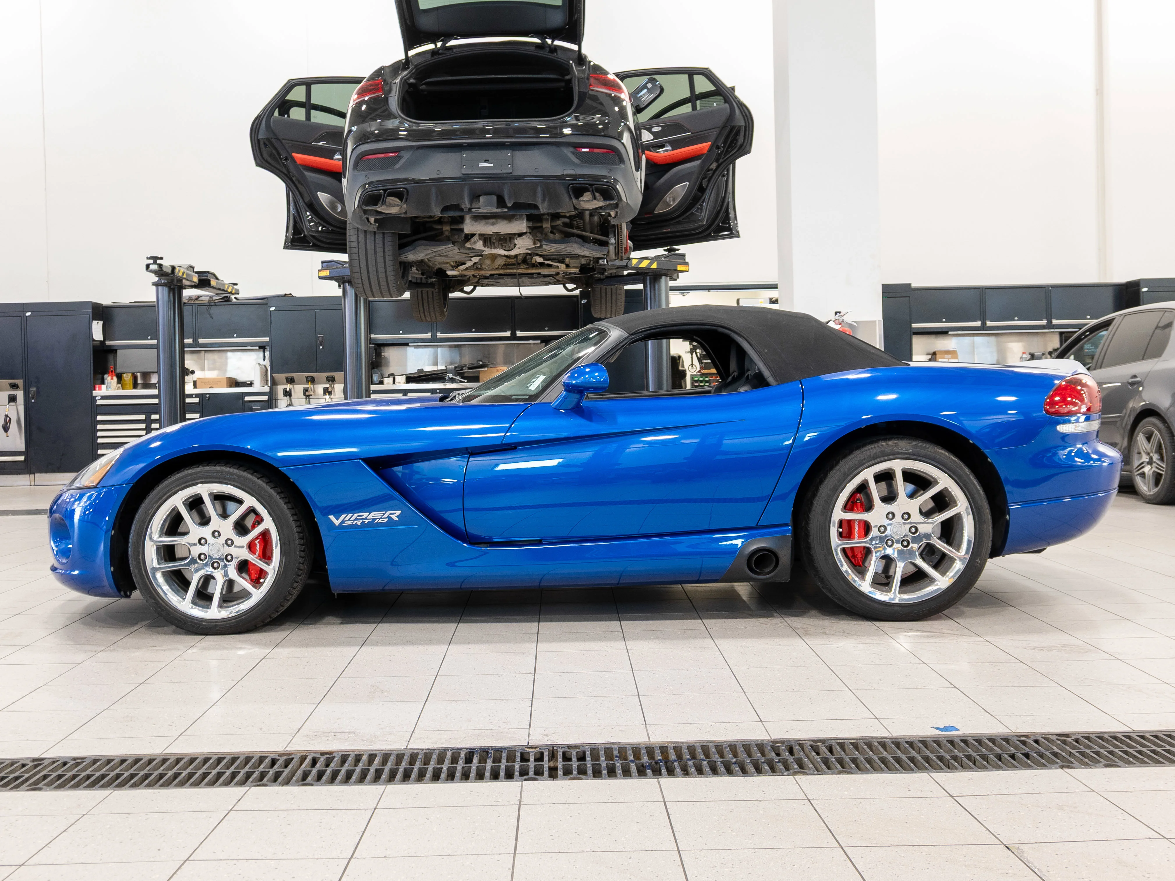 Used 2006 Viper Blue Dodge SRT10 image 2