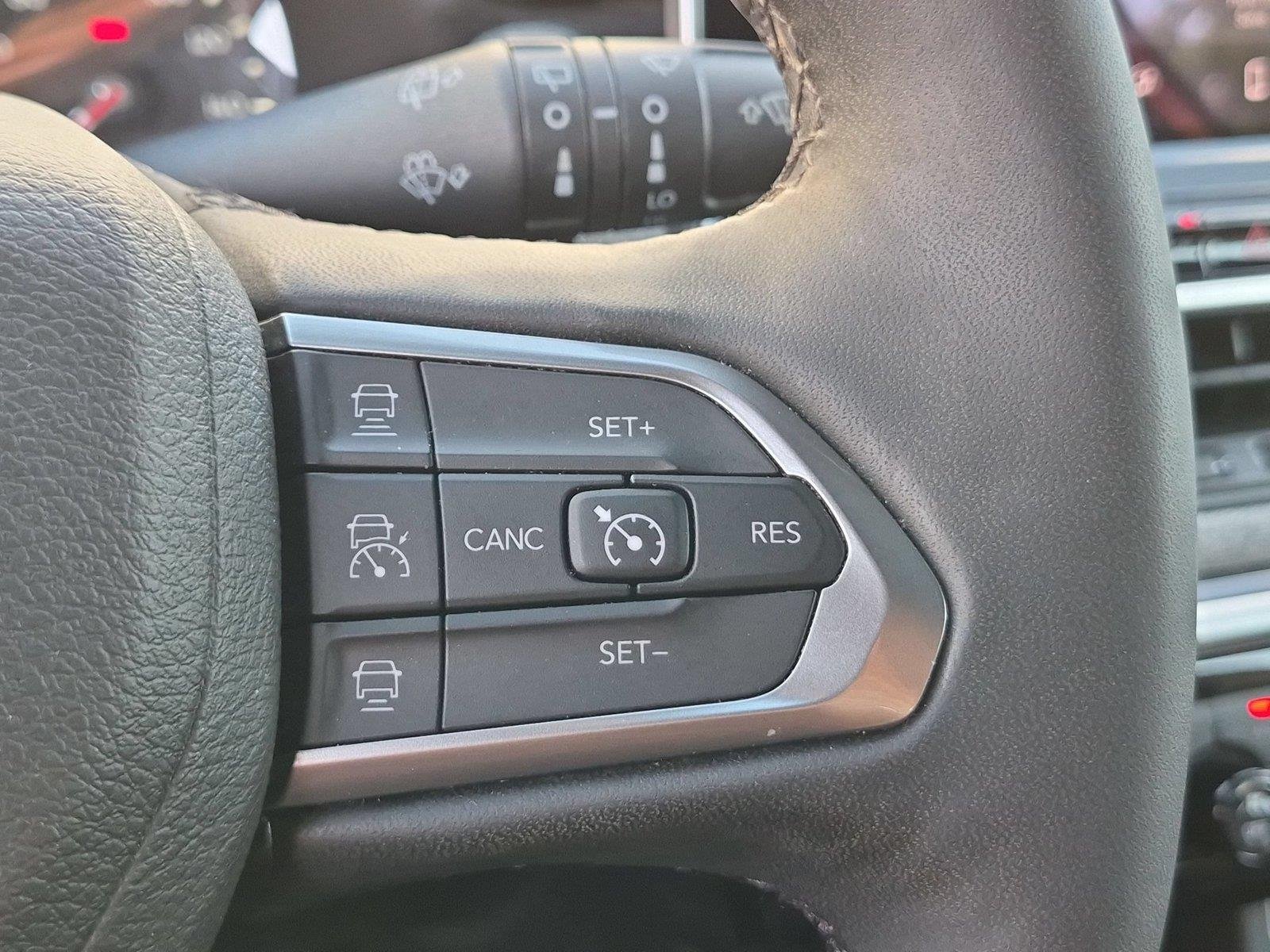 Used 2023 Redline Pearlcoat Jeep Latitude Lux image 20