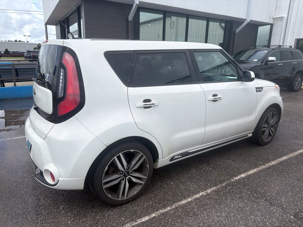 Used 2016 White Kia Plus image 5