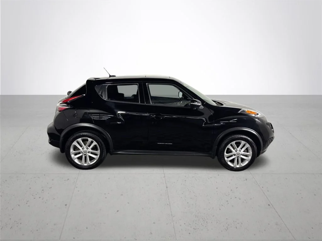 Used 2015 Black Nissan SL image 5