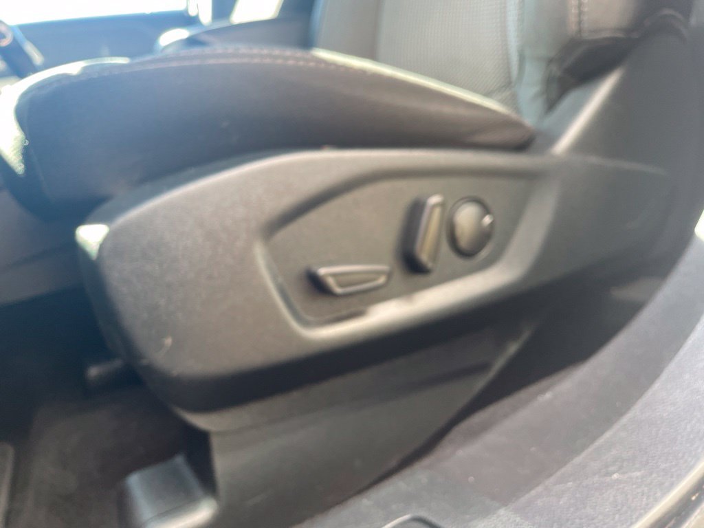 Certified Used 2019 White Platinum Clearcoat Metallic Ford XLT image 16