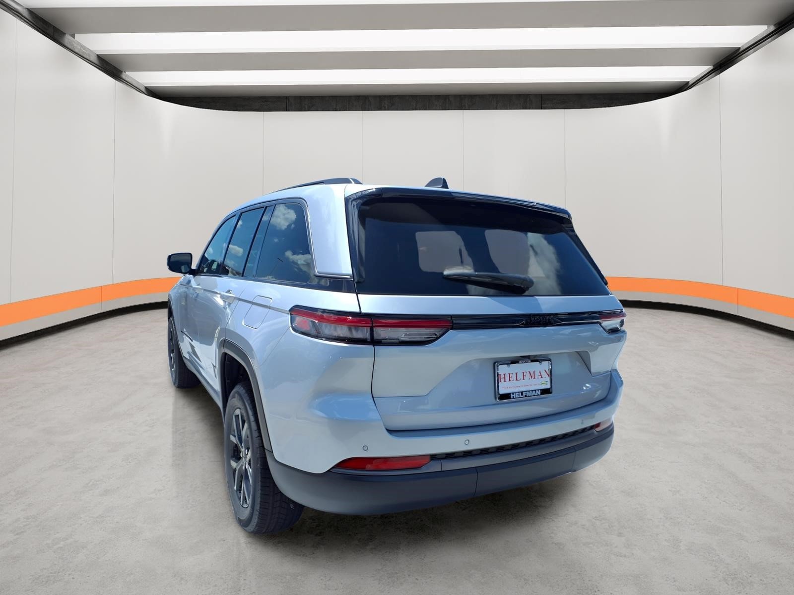 New 2026 Silver Zynith Exterior Paint Jeep Laredo Altitude image 4
