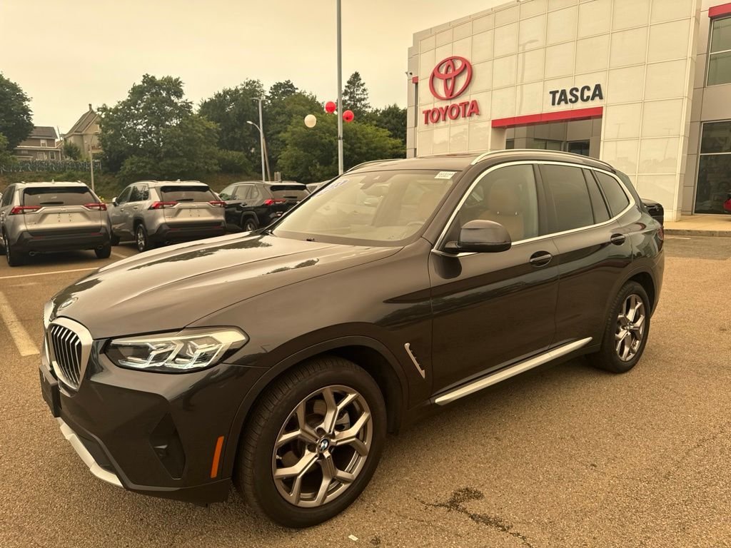 Used 2023 Gray BMW xDrive30i image 3