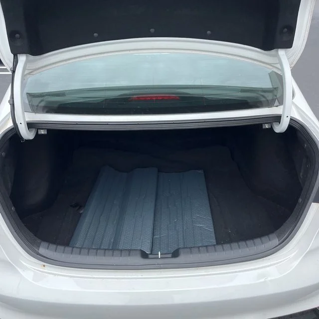 Used 2024 Snow White Pearl Kia GT-Line image 9