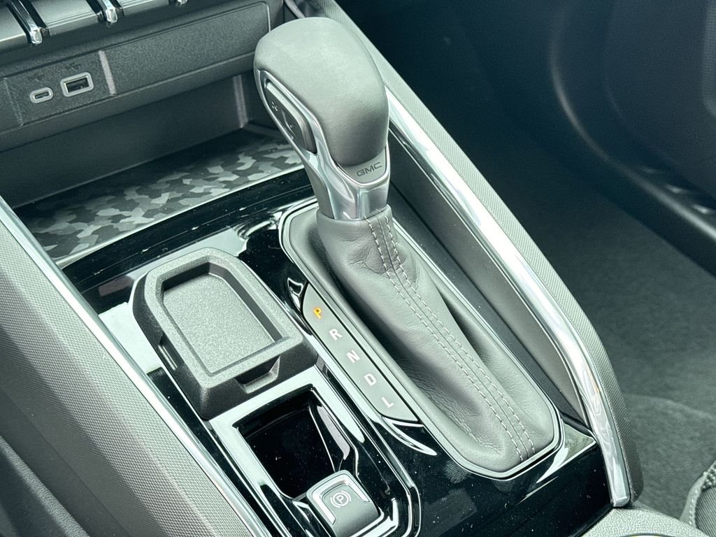 Used 2024 White GMC Elevation image 25