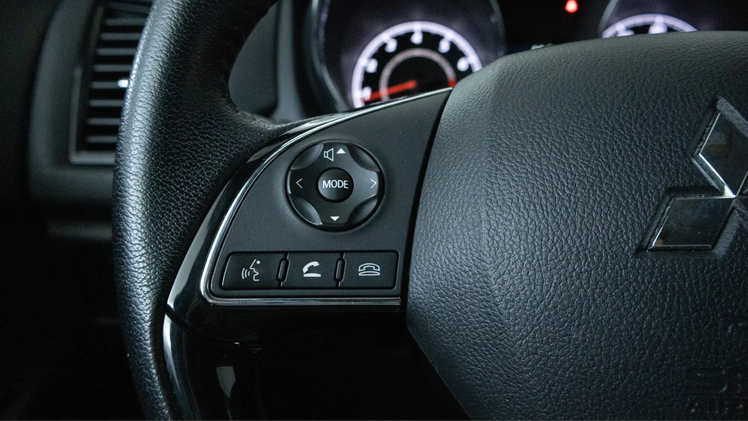 Used 2024 Silver Mitsubishi S image 19