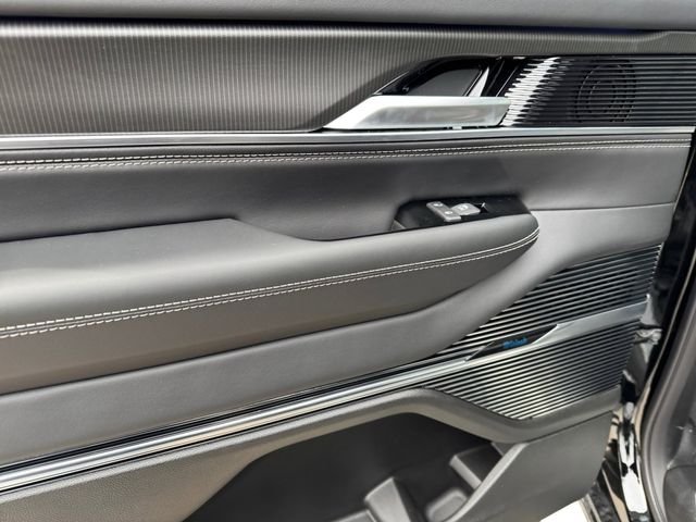 New 2026 High Gloss Black Jeep Summit Obsidian image 15