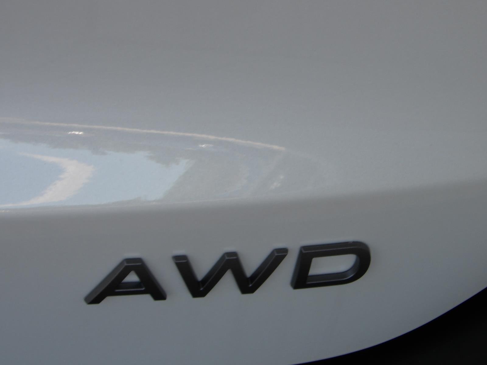 New 2026 Aspen White TriCoat / Super Black Two-tone Nissan SV image 9