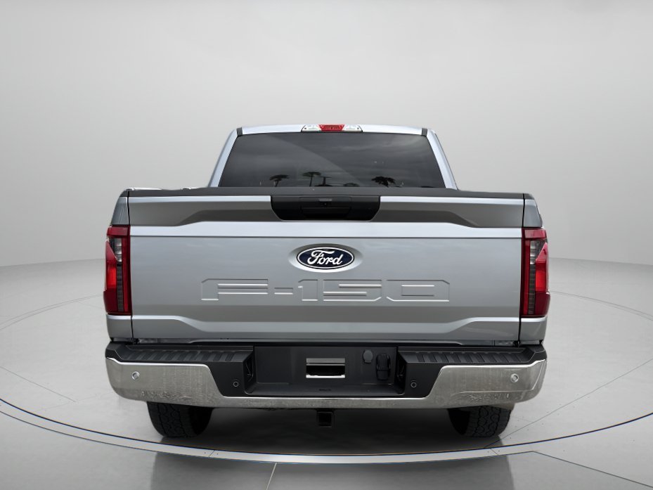 Used 2025 Silver Metallic Ford XLT image 4