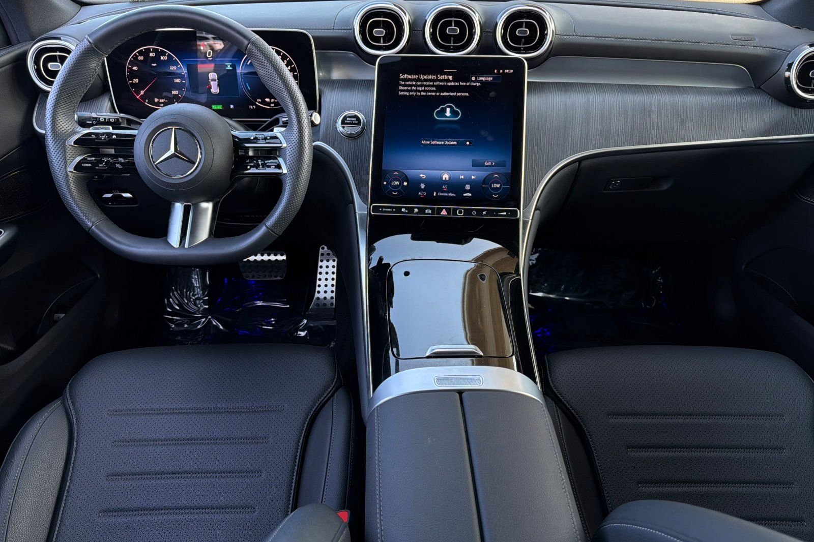 Certified Used 2025 White Mercedes-Benz GLC 350e image 2