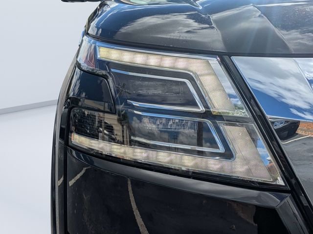 Used 2023 Black Nissan Platinum image 9