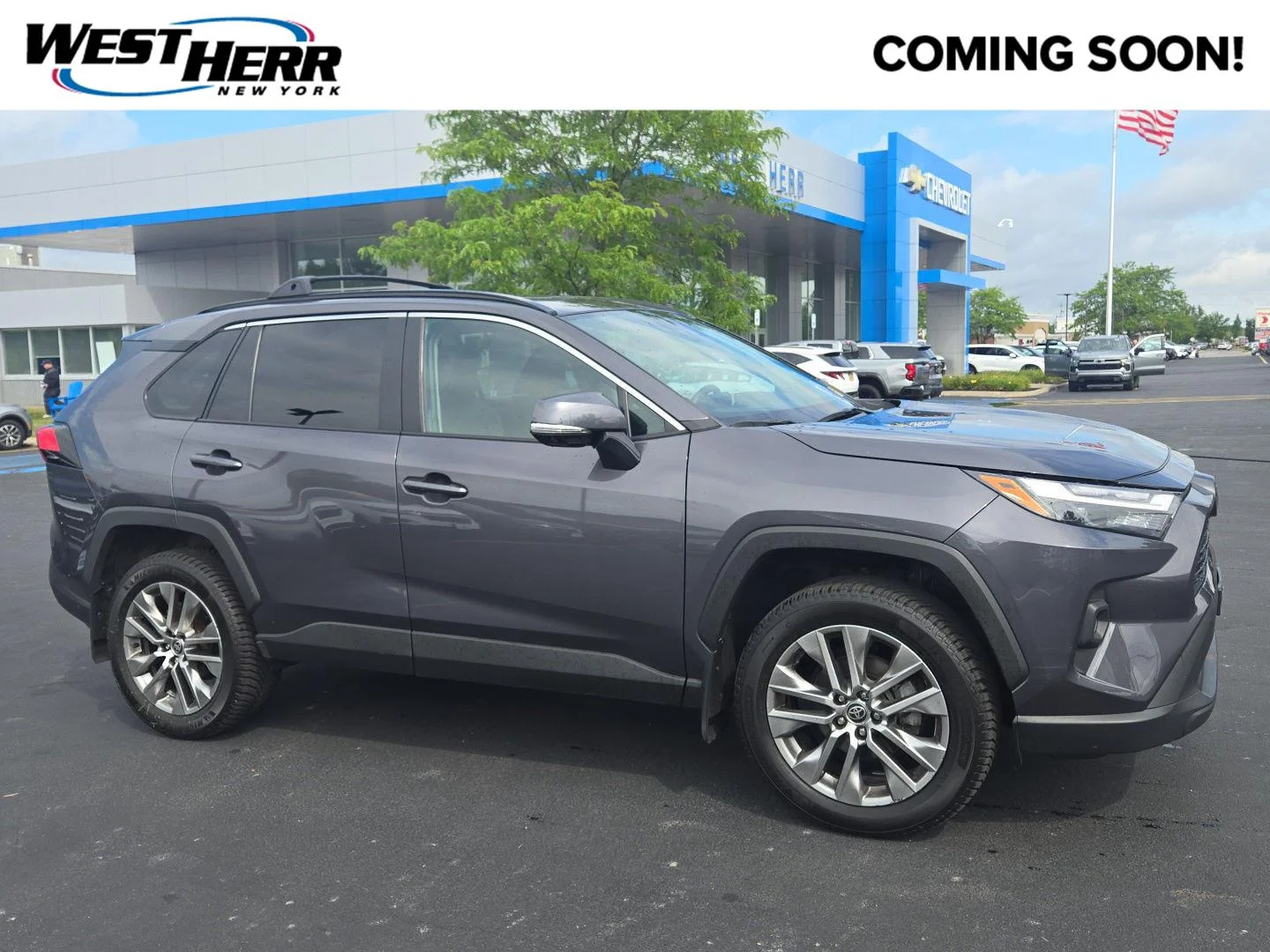 Used 2022 Magnetic Gray Metallic Toyota XLE Premium image 1