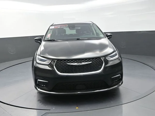 Used 2023 Black Chrysler Touring L image 4
