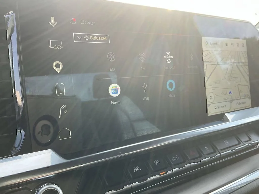 Used 2025 Onyx Black GMC SLT image 15