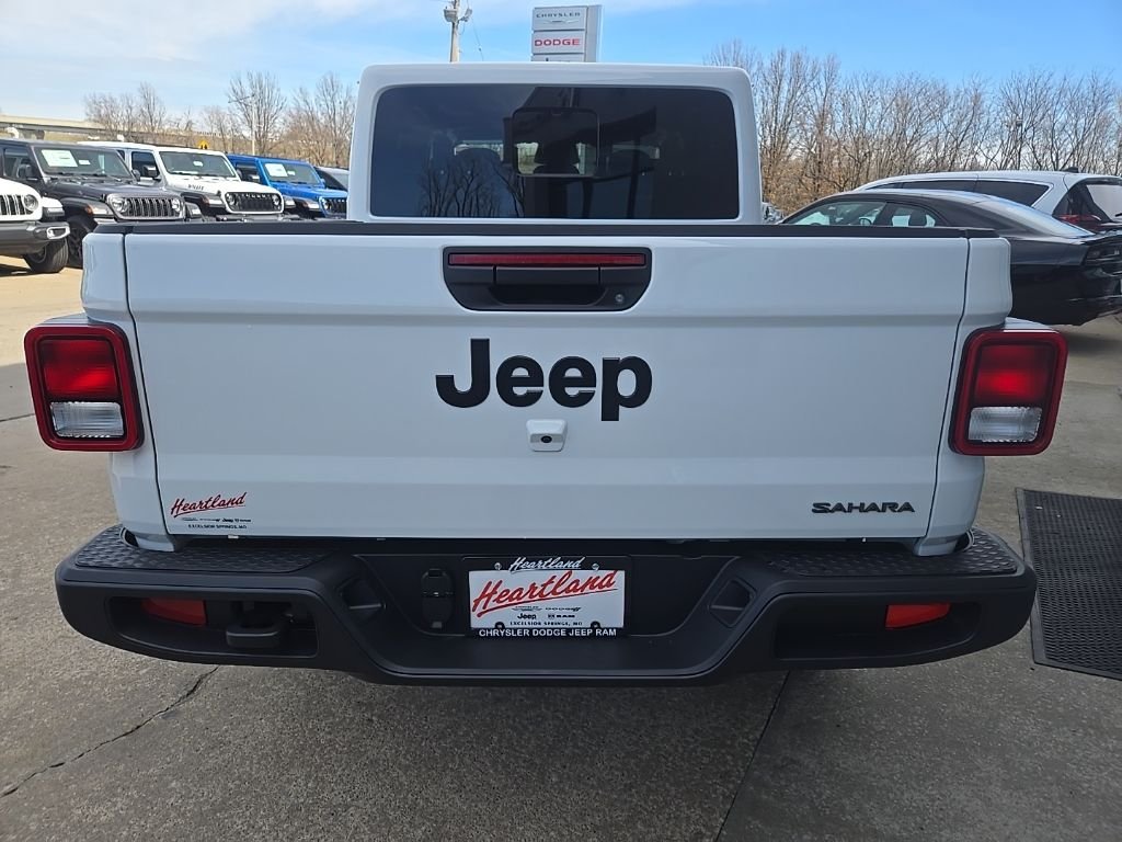 New 2026 Bright White Clear-Coat Exterior Paint Jeep Sahara image 11