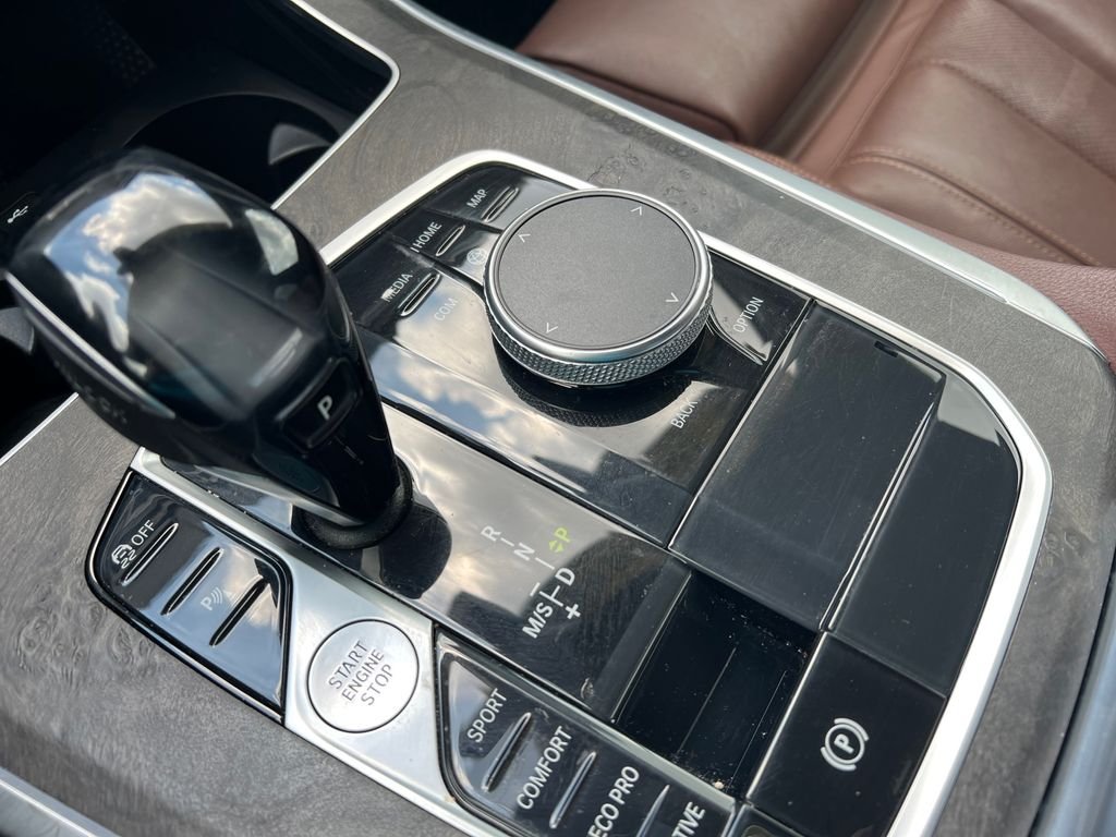 Used 2021 White BMW sDrive40i image 18