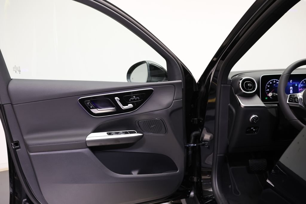Used 2026 Black Mercedes-Benz GLC 300 image 30