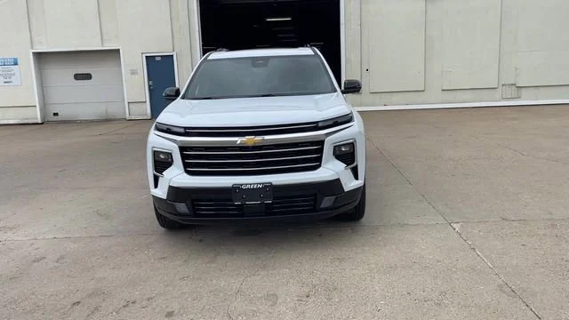 New 2026 Polar White Tricoat Chevrolet High Country image 3