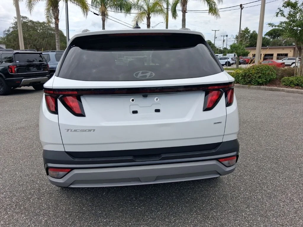 Used 2025 White Hyundai SEL image 6