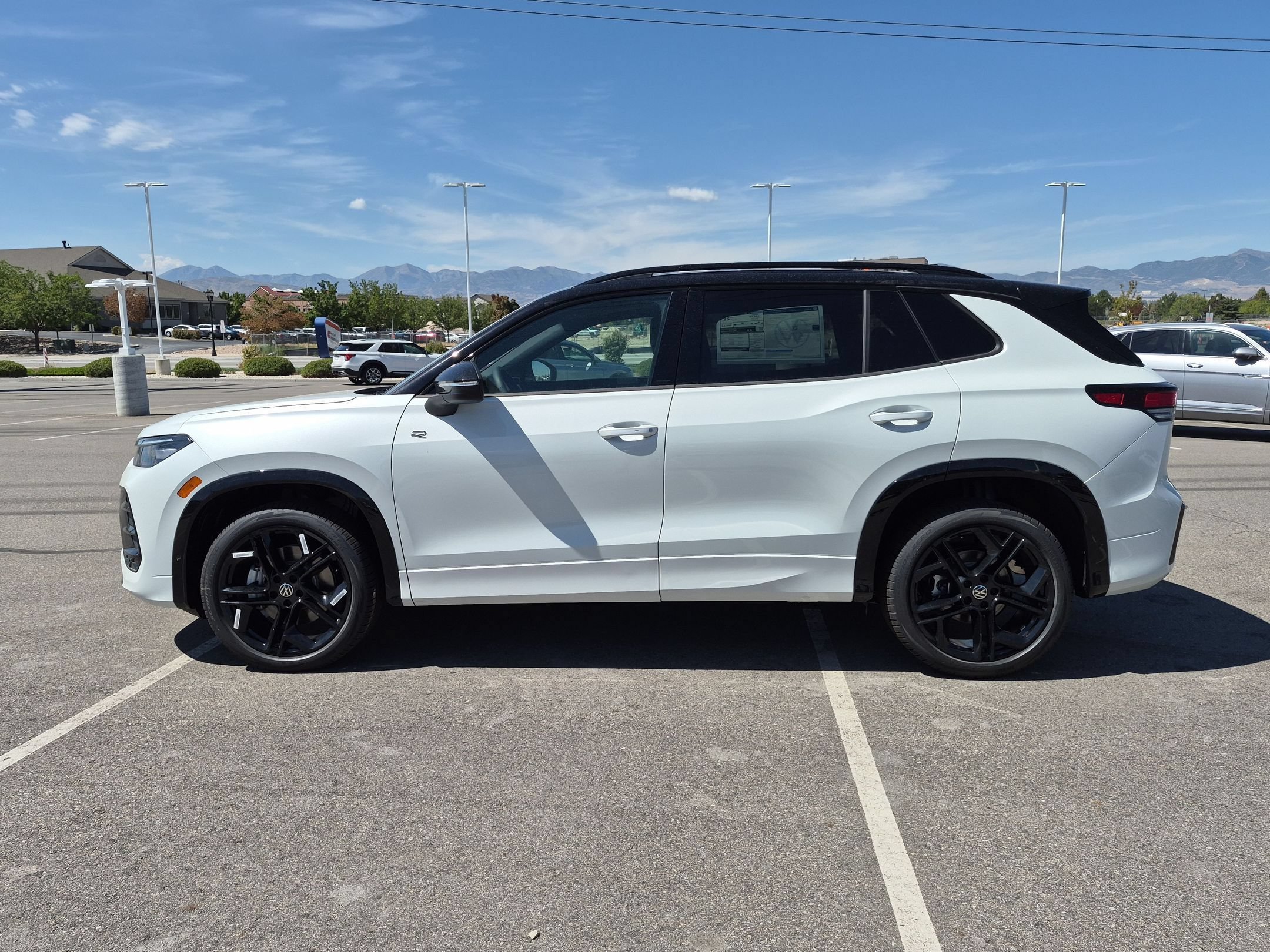 New 2026 Opal White w/Deep Black Roof Volkswagen SE R-Line Black image 7