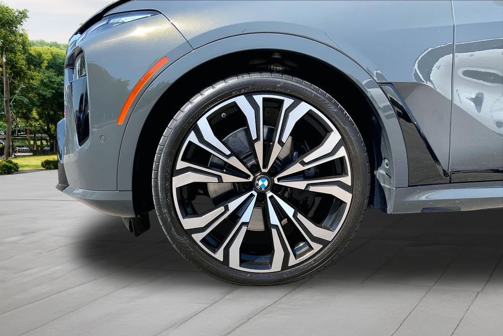 Used 2024 Gray BMW M60i image 33