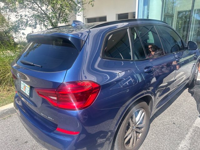 Used 2021 Blue Metallic BMW sDrive30i image 3