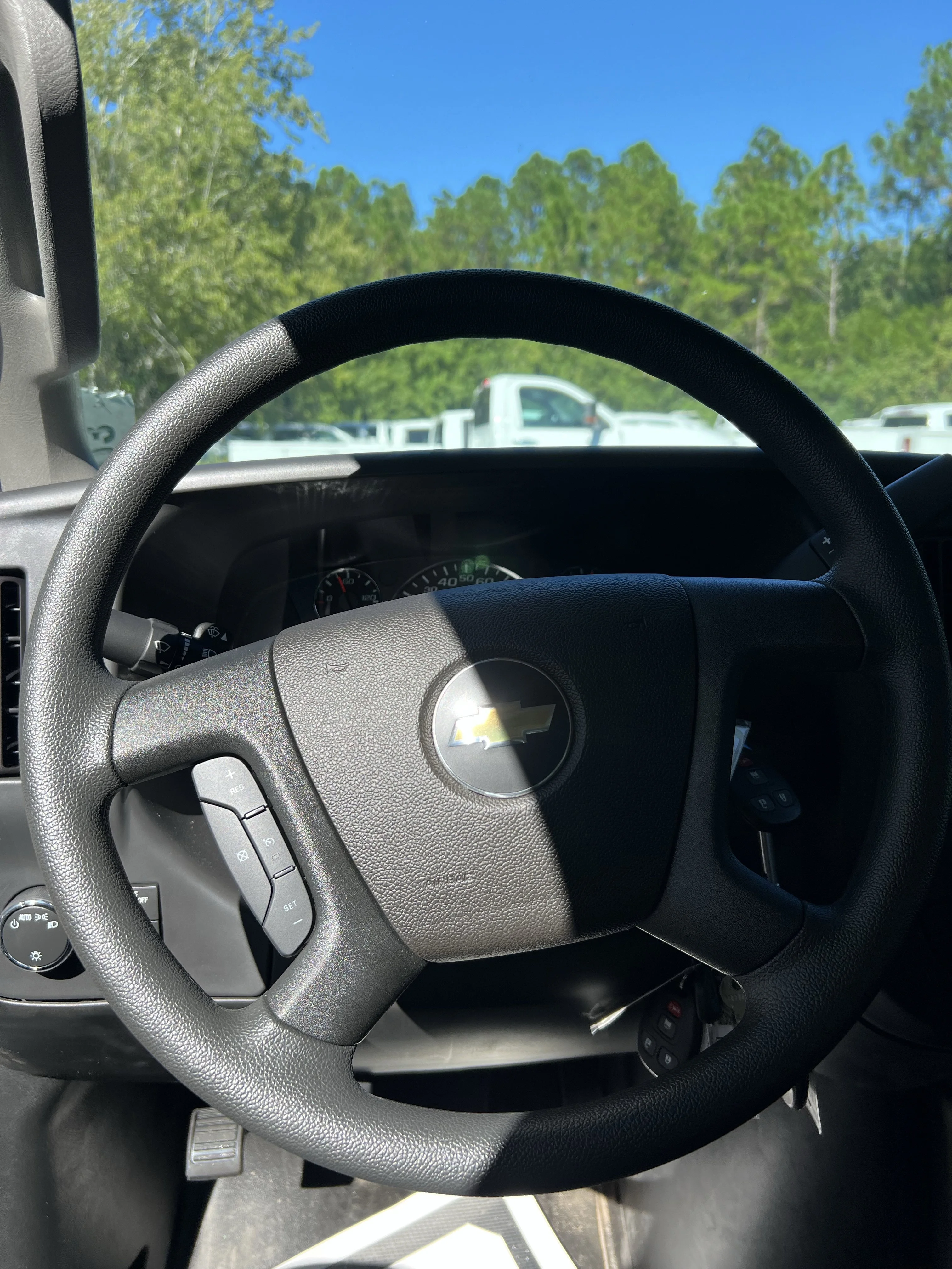2025 Chevrolet Express Cargo Work Van - Photo 14