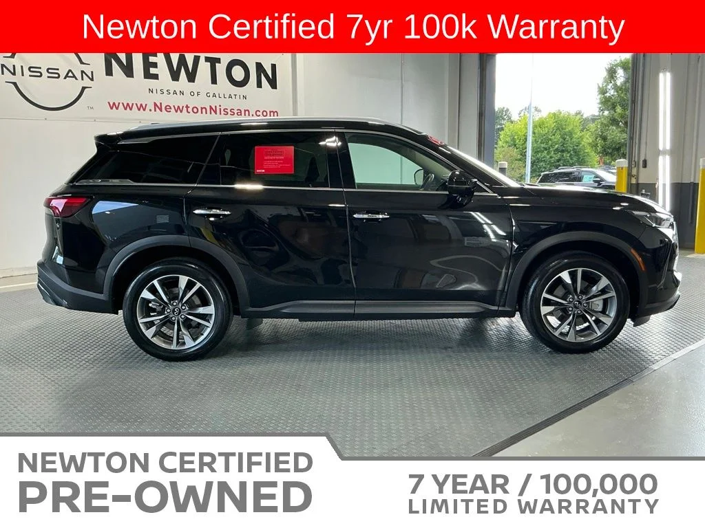 Certified Used 2025 Mineral Black INFINITI LUXE image 4