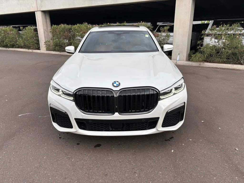 Used 2022 White BMW 750i xDrive image 3