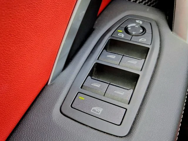 Used 2024 White BMW xDrive28i image 9