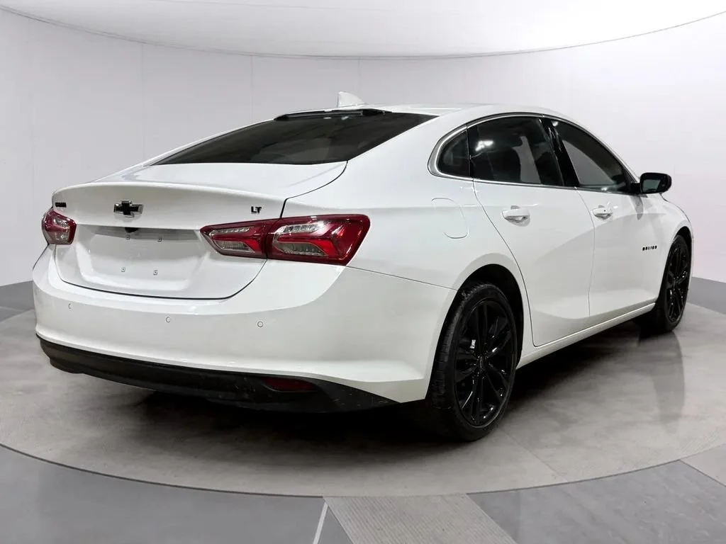 Used 2024 Summit White Chevrolet 1LT image 3