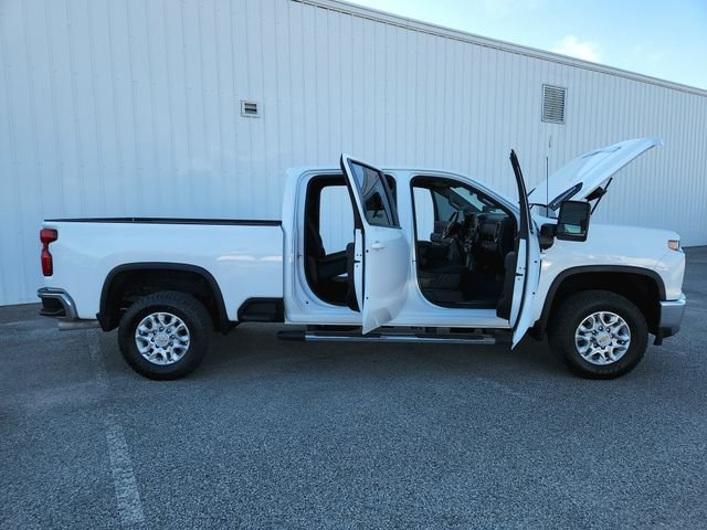 Used 2023 White Chevrolet LT image 19