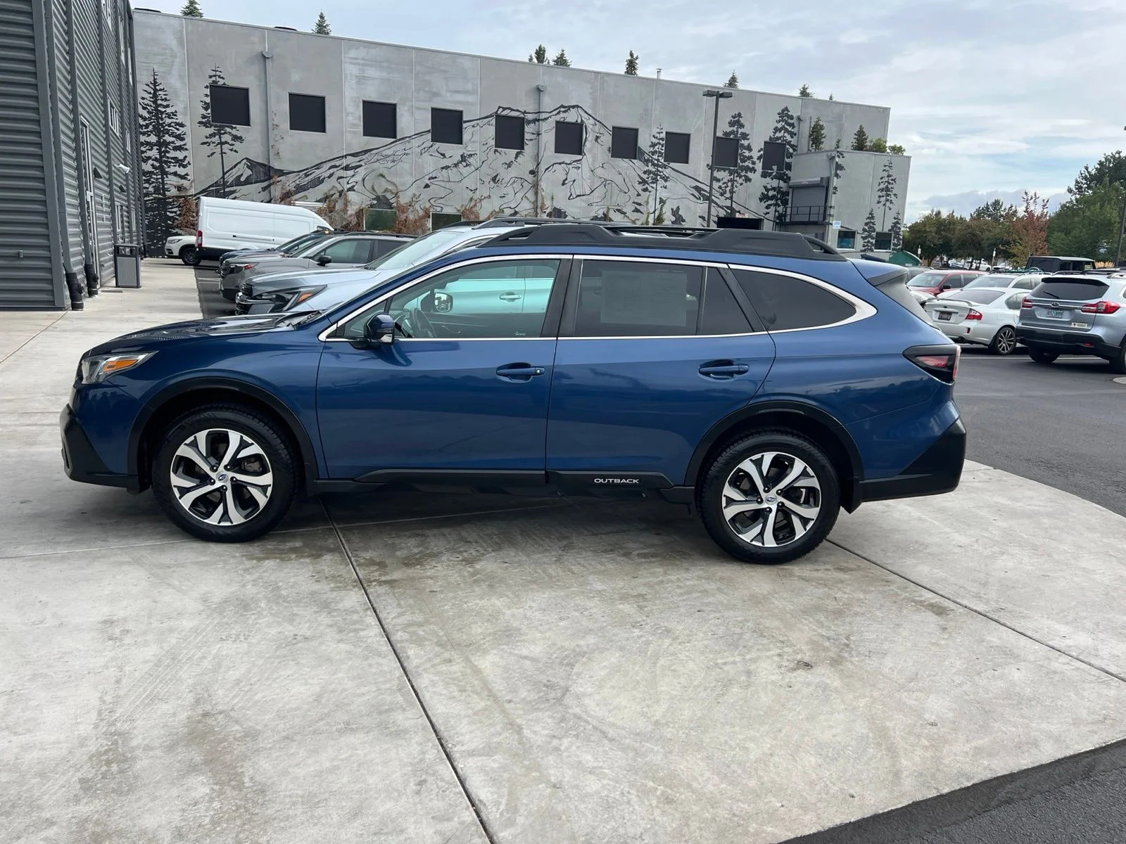 Used 2020 Abyss Blue Pearl Subaru Limited image 8